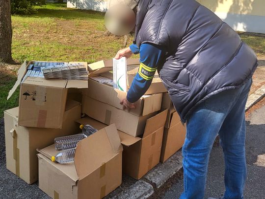 Zaskakujące zapasy mieszkańca Jaktorowa: 30 litrów alkoholu i prawie 60 tysięcy papierosów