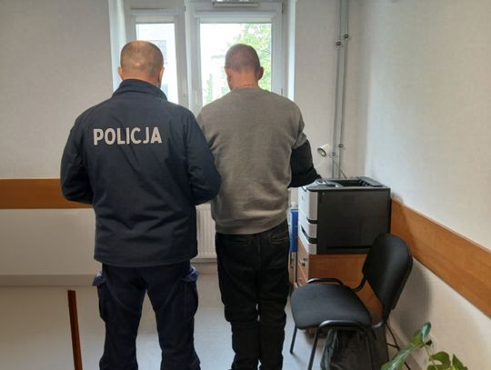 Złamał zakaz i wrócił pod dom! Interwencja policji na posesji
