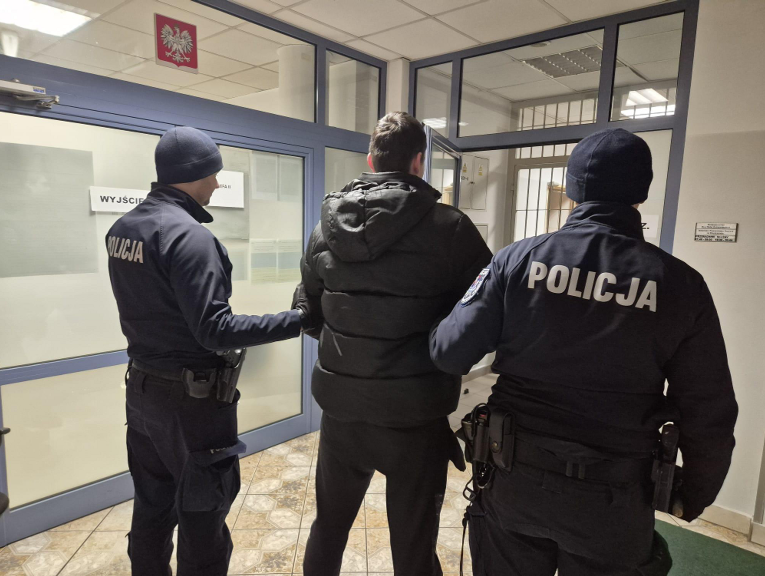 17-latek pod wpływem alkoholu zniszczył auta w Pruszkowie. Grozi mu 5 lat więzienia