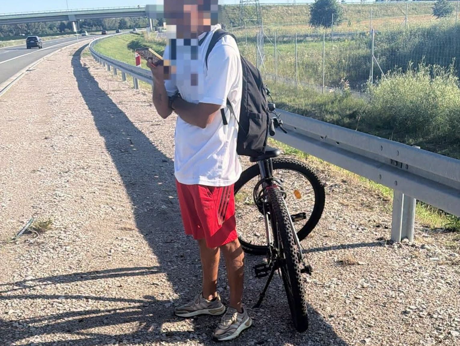 250 zł mandatu dla mieszkańca Raszyna. Jechał rowerem po S7