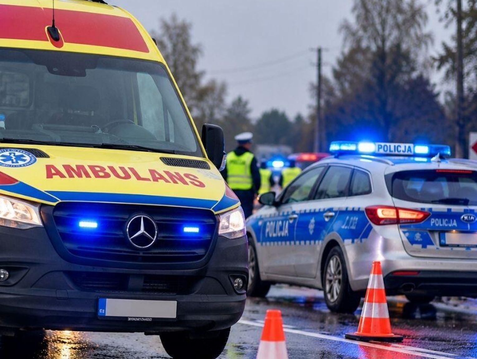 Autokar z dziećmi zderzył się z ciężarówką. 11 uczniów poszkodowanych