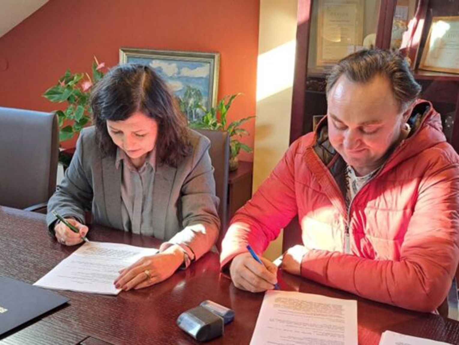 Baranów inwestuje w retencję wody: podpisano umowę na istotną inwestycję