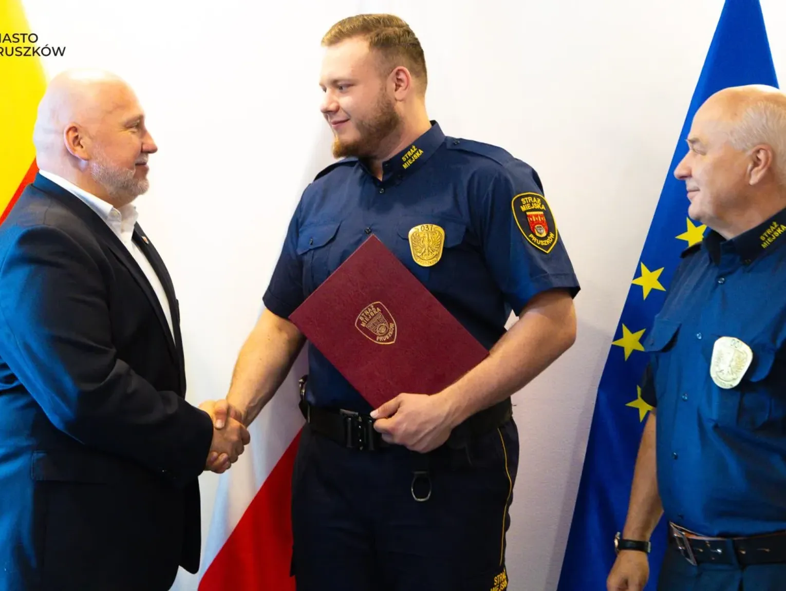Bohaterska akcja strażnika miejskiego z Pruszkowa. W czasie wolnym zatrzymał nożownika na Mokotowie