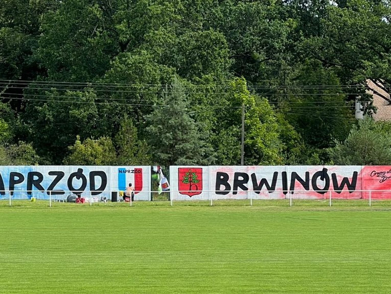 Brwinów: Historia malowana na murze
