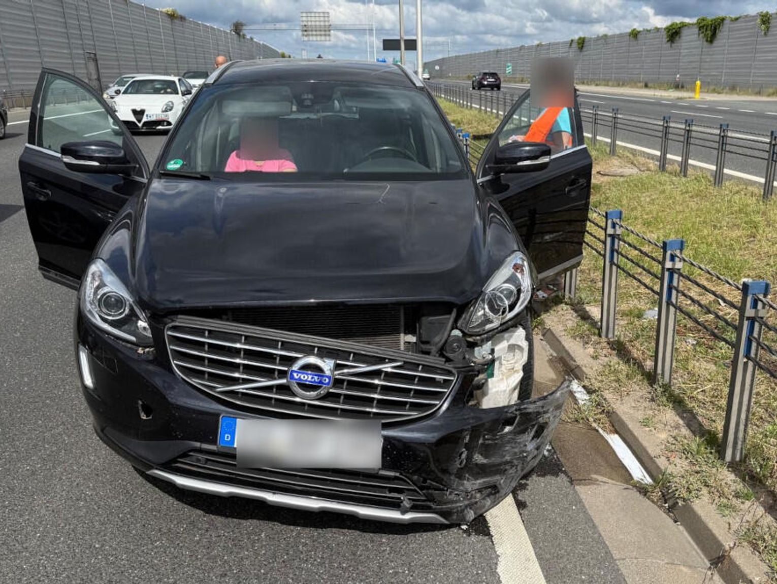 Brwinów: szybka akcja na trasie S8! Mokotowscy policjanci ruszyli na pomoc