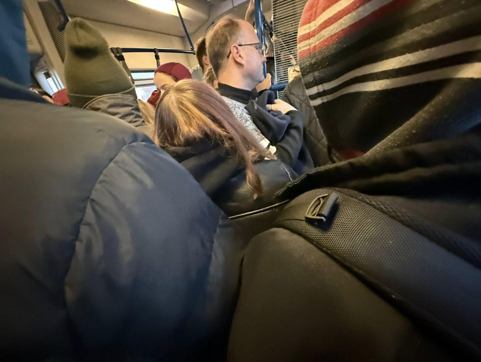 „Tłum ludzi i do tego kanary”. Tak zaczął się pierwszy dzień remontu torów WKD