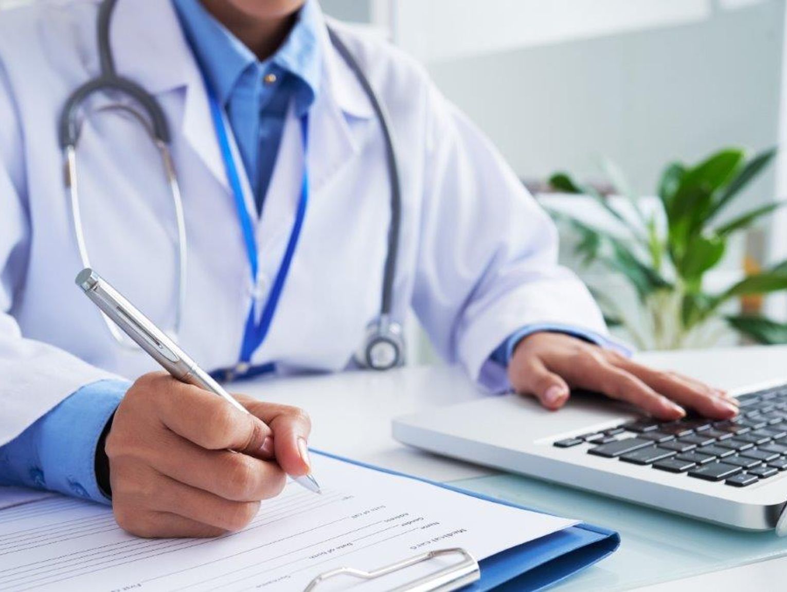 Choroba w trakcie urlopu? – zadbaj o adekwatny adres w zwolnieniu lekarskim