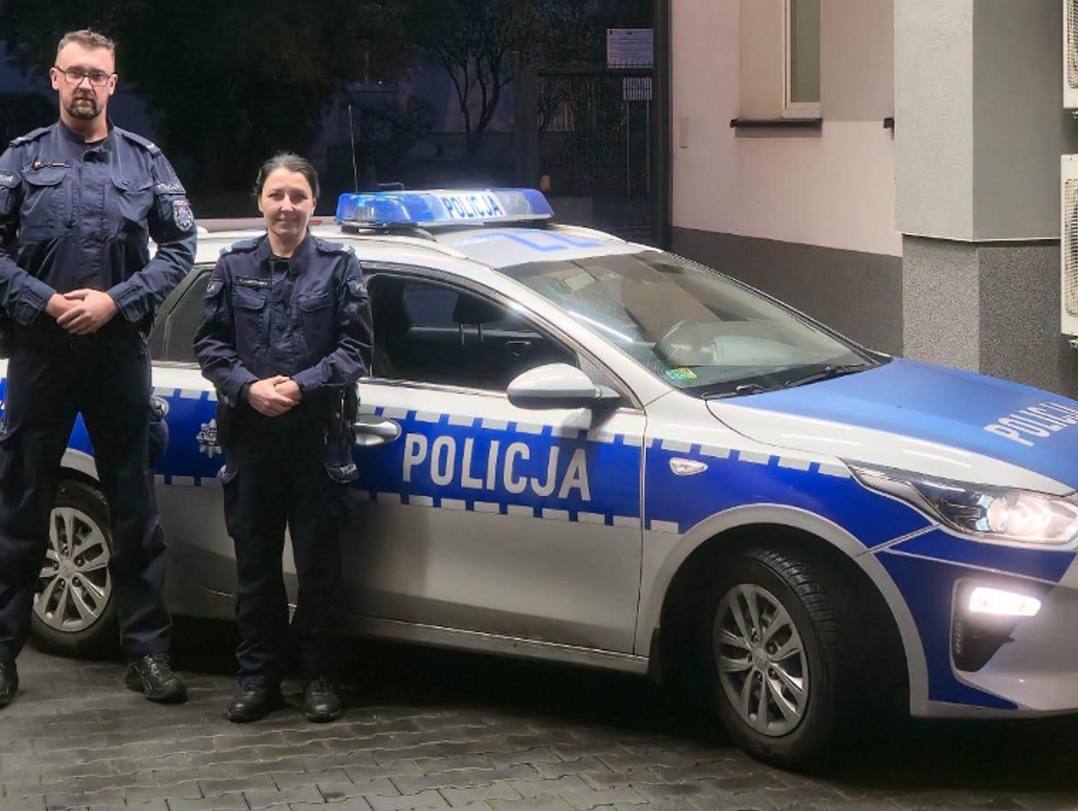 Dramatyczna akcja w Pruszkowie – policjanci uratowali mężczyznę w ostatniej chwili