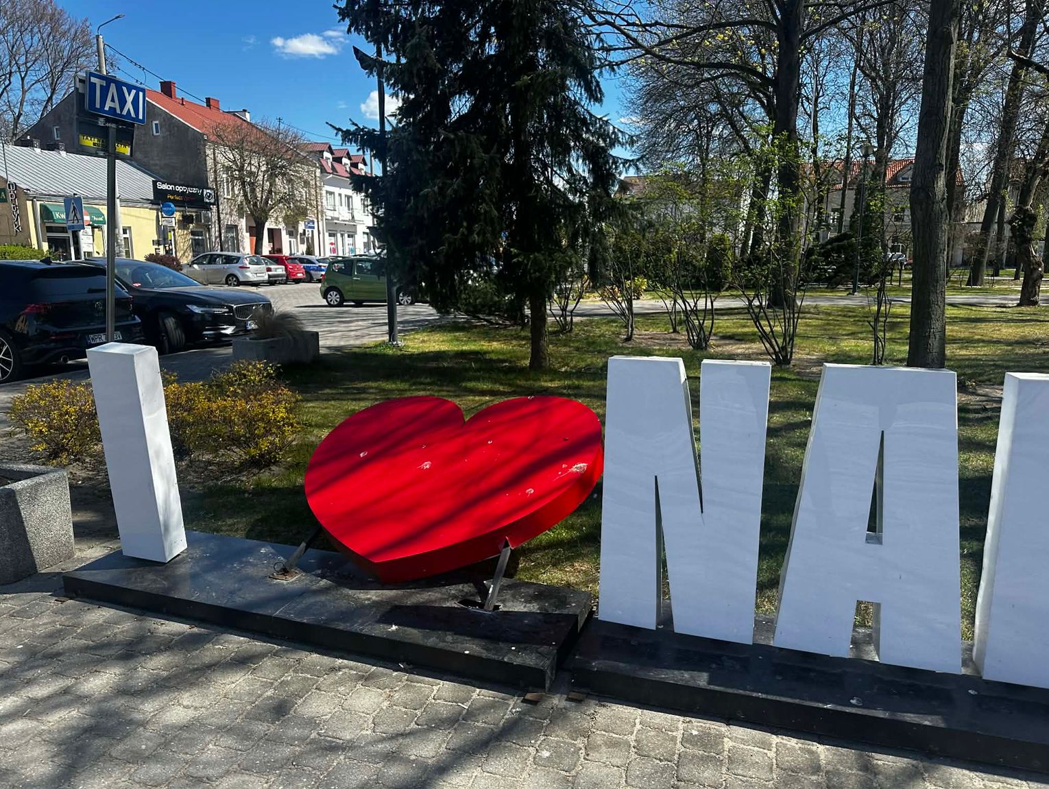 Fala wandalizmu w Nadarzynie. Wójt alarmuje: „To kosztuje wszystkich mieszkańców”