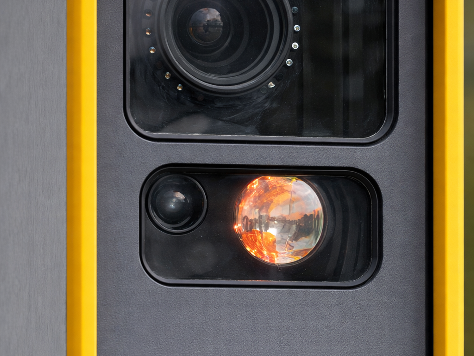 Fotoradar w Alejach Jerozolimskich znów zniszczony. Trzecia dewastacja w Warszawie