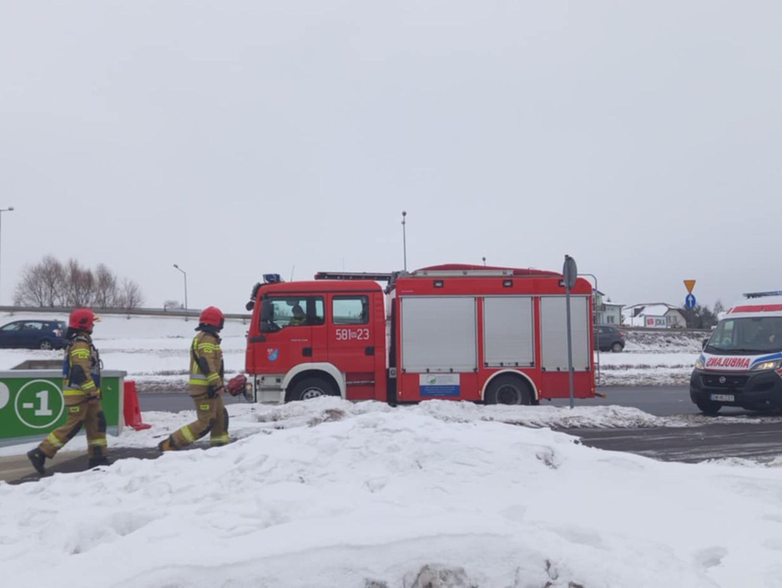 Kolizja w podziemiach centrum handlowego w Jankach
