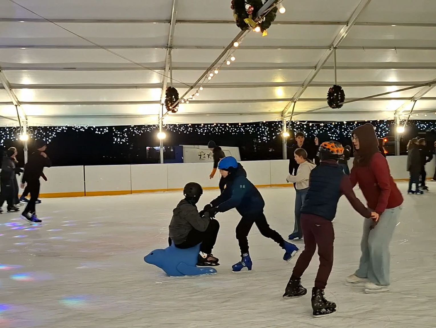Lodowisko w Grodzisku. Idealny sposób na relaks pod świątecznych spotkaniach