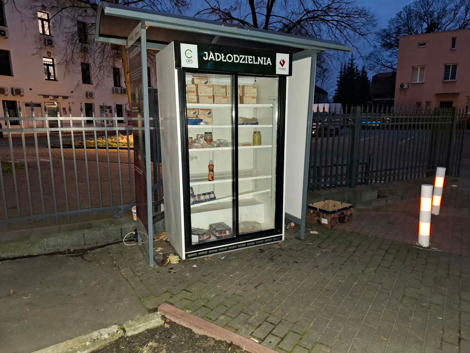 Nie marnuj jedzenia po świętach. Zostaw żywność w jadłodzielni!