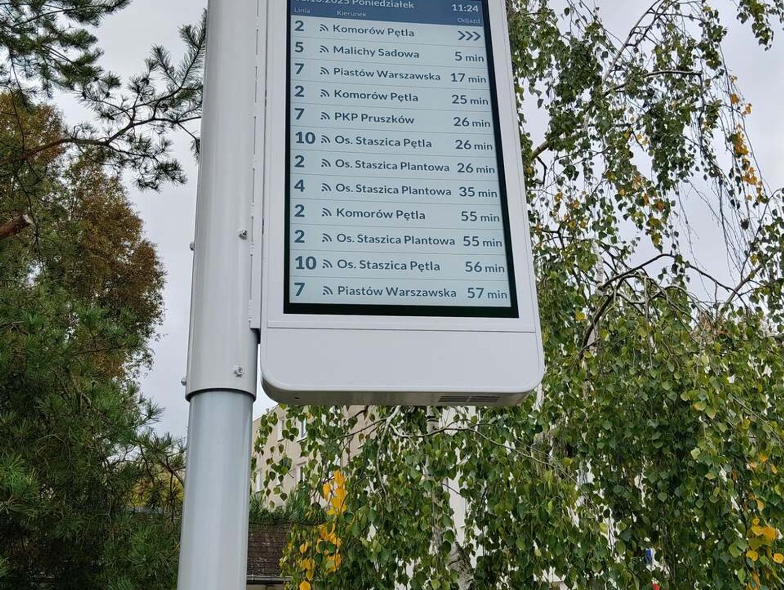 Nowa tablica na przystanku WKD Pruszków 01. Komunikacja coraz bardziej nowoczesna