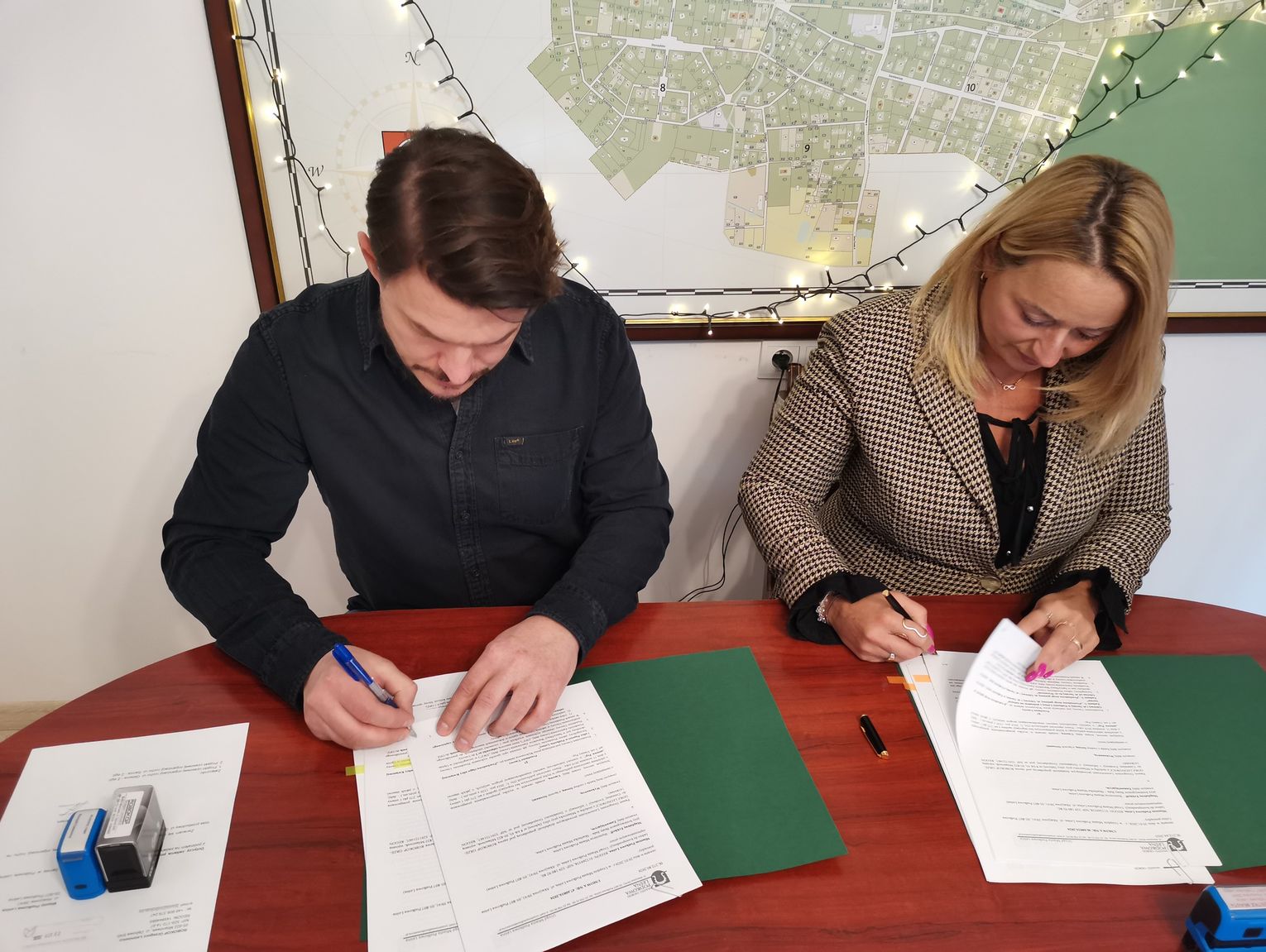 Nowe drogi w Podkowie Leśnej. Podpisano umowy na przebudowę kluczowych ulic