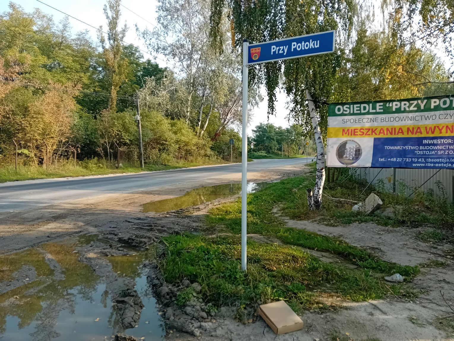 Nowe osiedle, a mieszkańcy brodzą w błocie