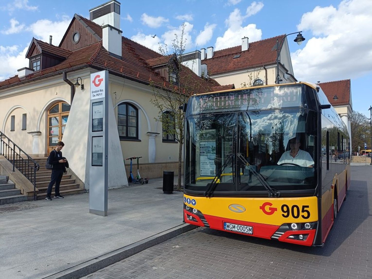 Nowe tablice elektroniczne na przystankach