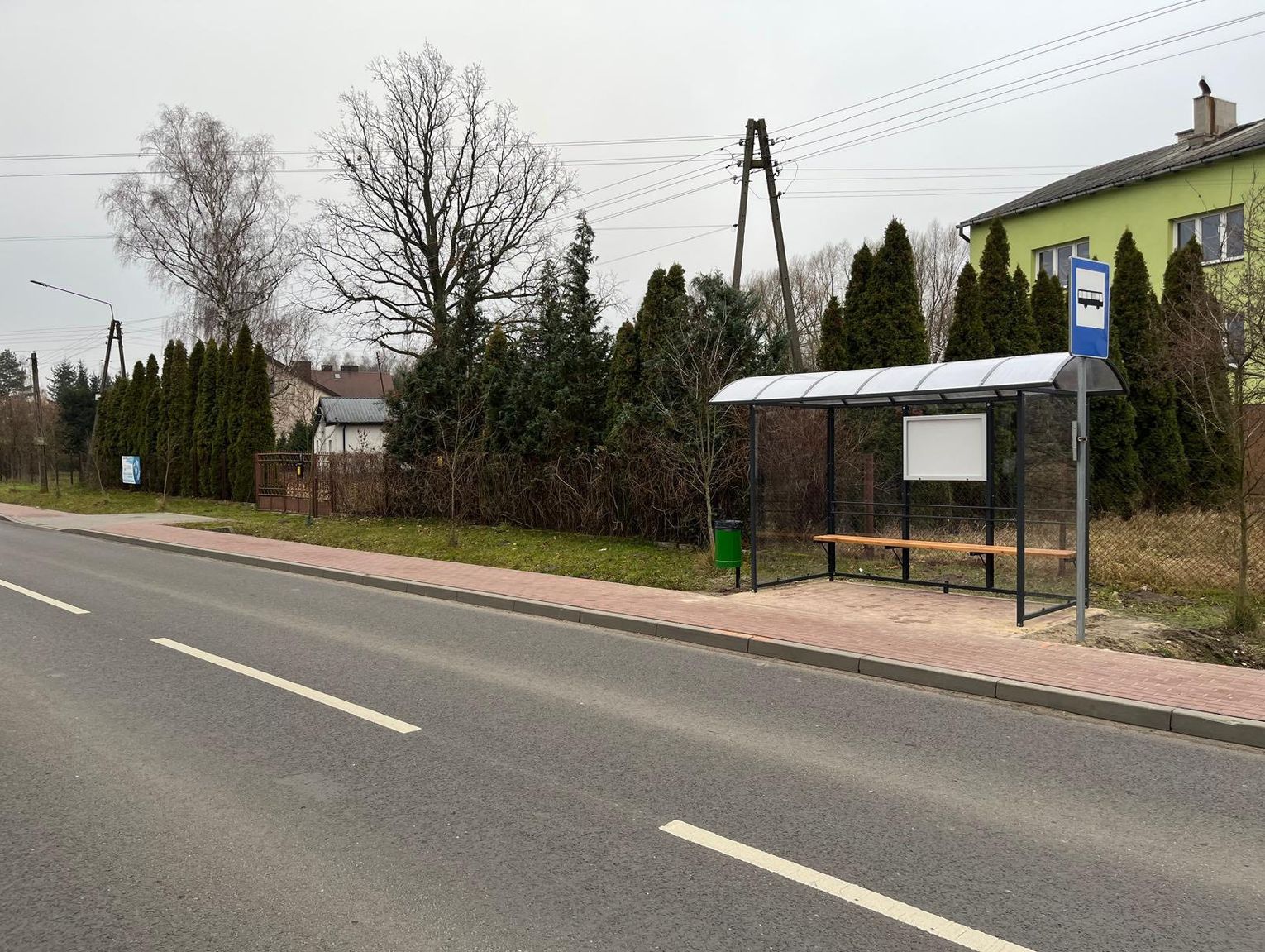 Nowe wiaty przystankowe w gminie Jaktorów