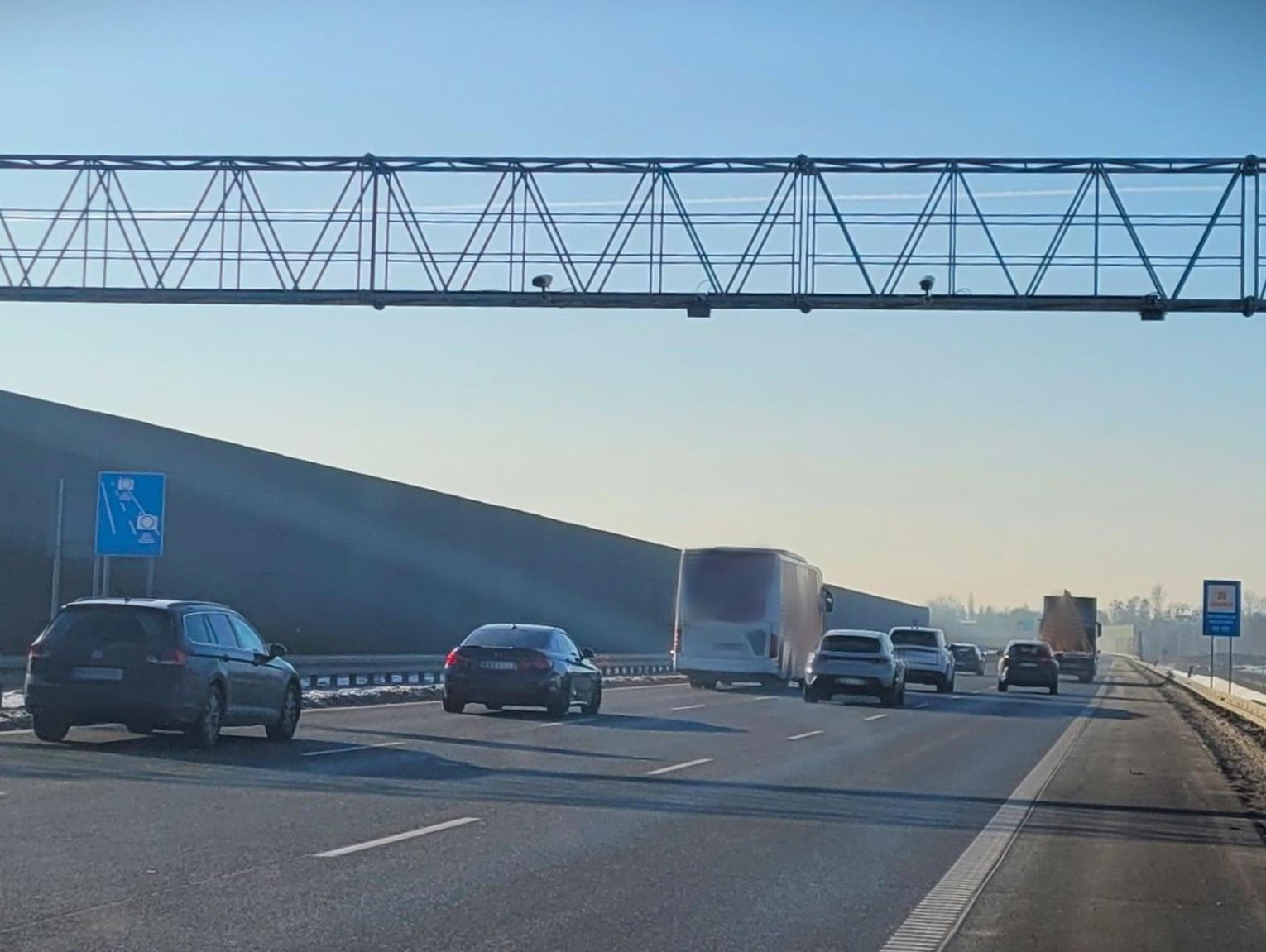 Nowy odcinkowy pomiar prędkości już działa – gdzie należy zwolnić?