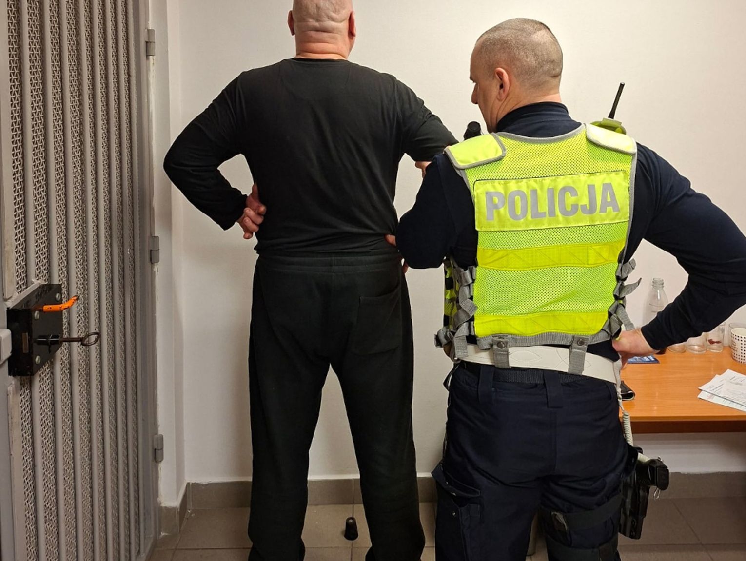 Pijany kierowca próbował przekupić policjantów. Grozi mu choćby 10 lat więzienia