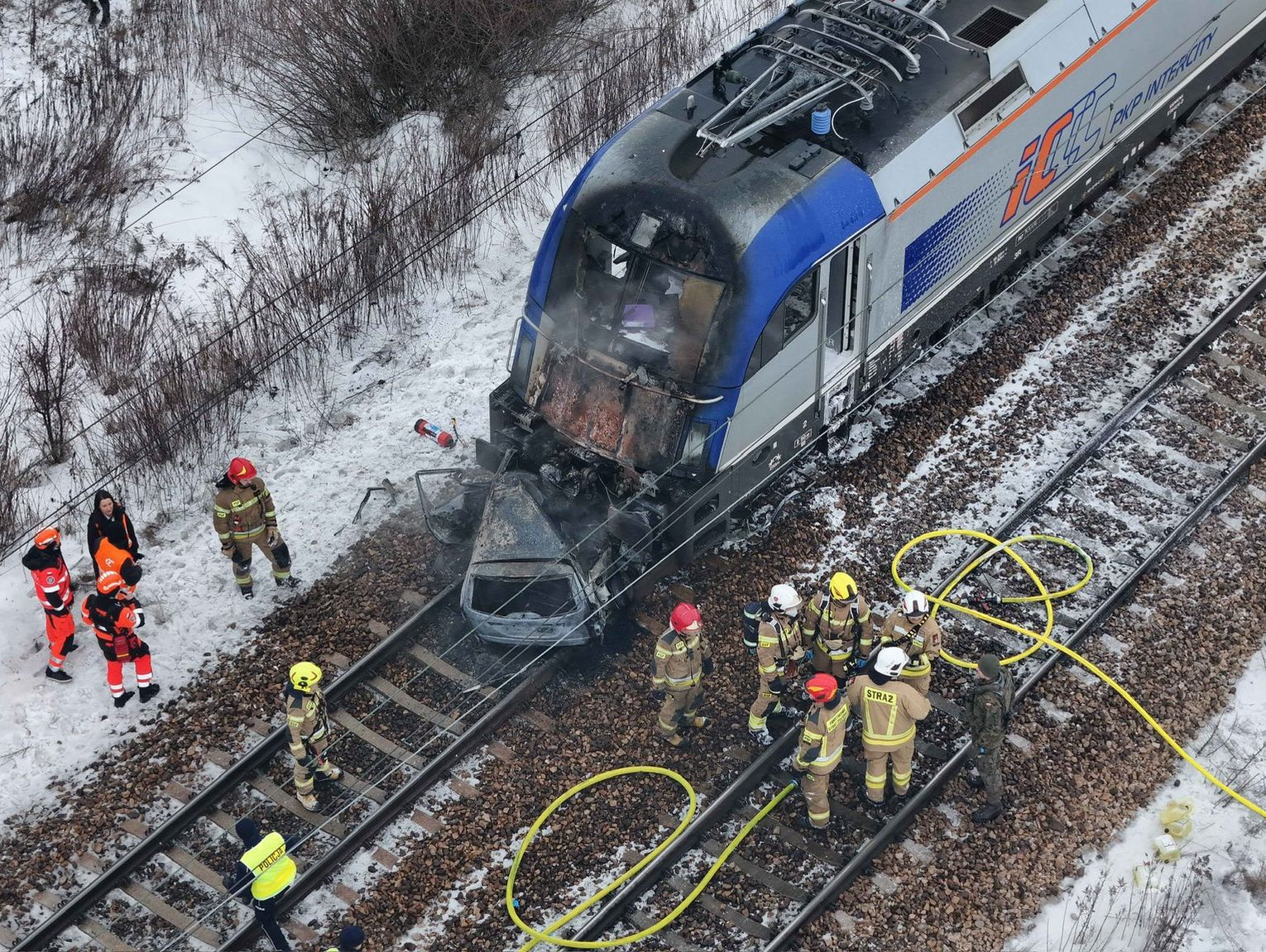 Pociąg PKP Intercity uderzył w samochód. Z pociągu ewakuowano około 300 osób