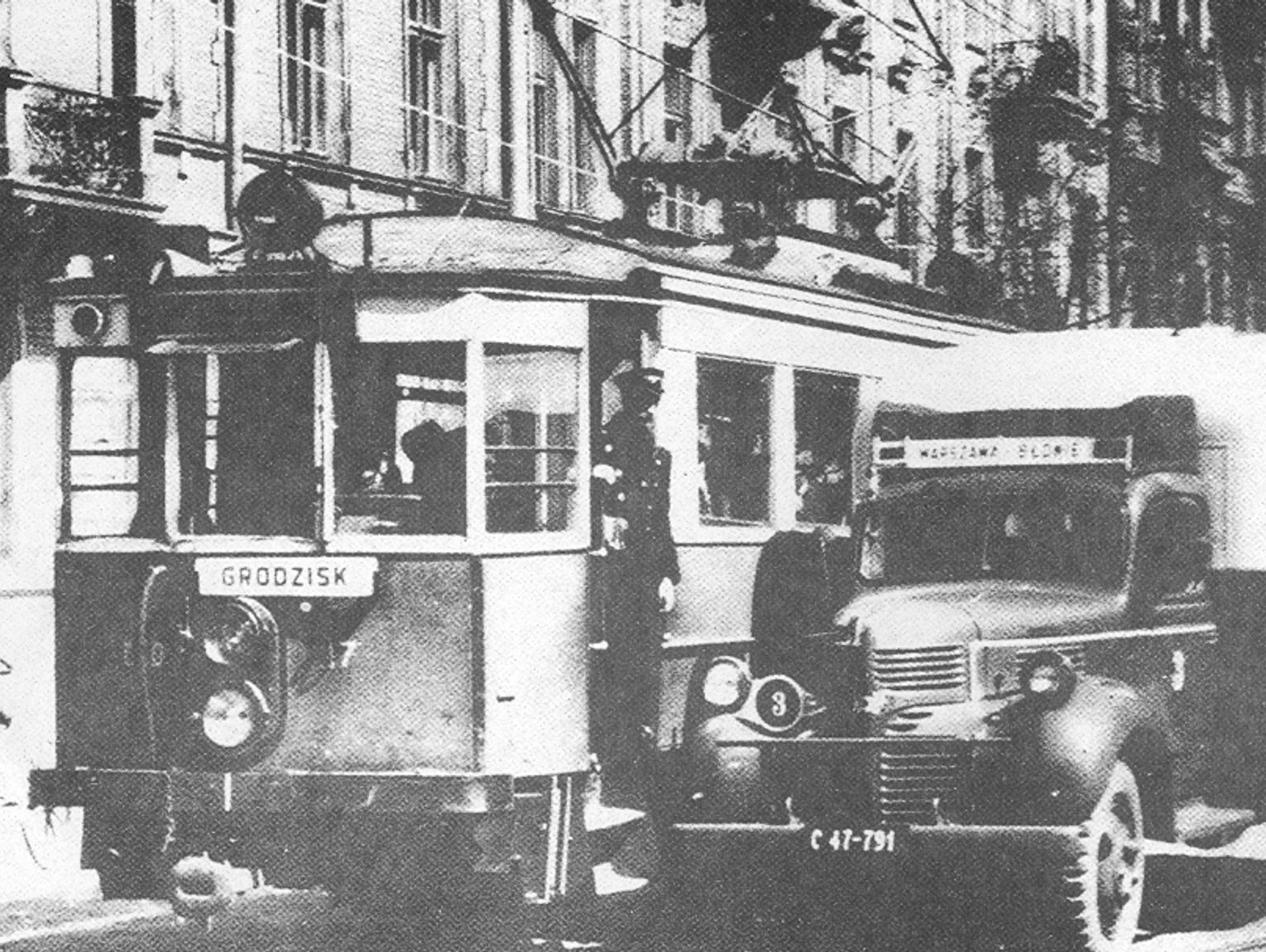 Podkowa Leśna sprzed wieku, czyli opowieści z pocztówek, domów i wspomnień