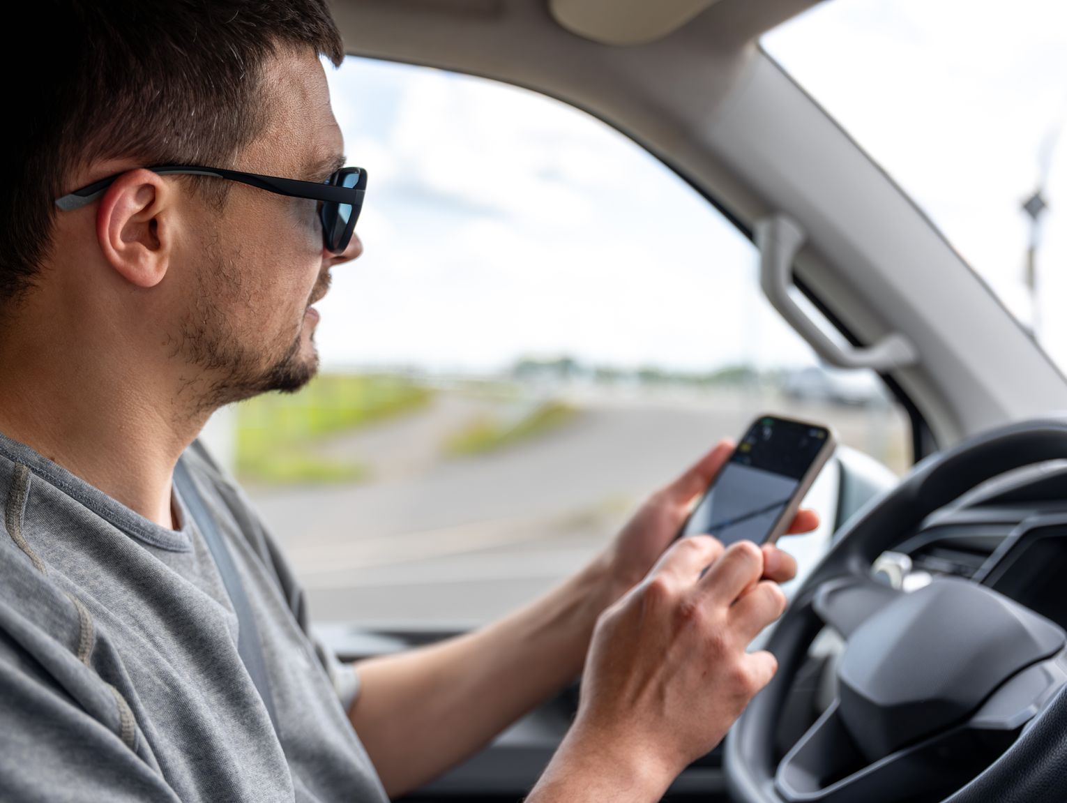 żabole nagra dronem, czy korzystasz z telefonu podczas jazdy samochodem
