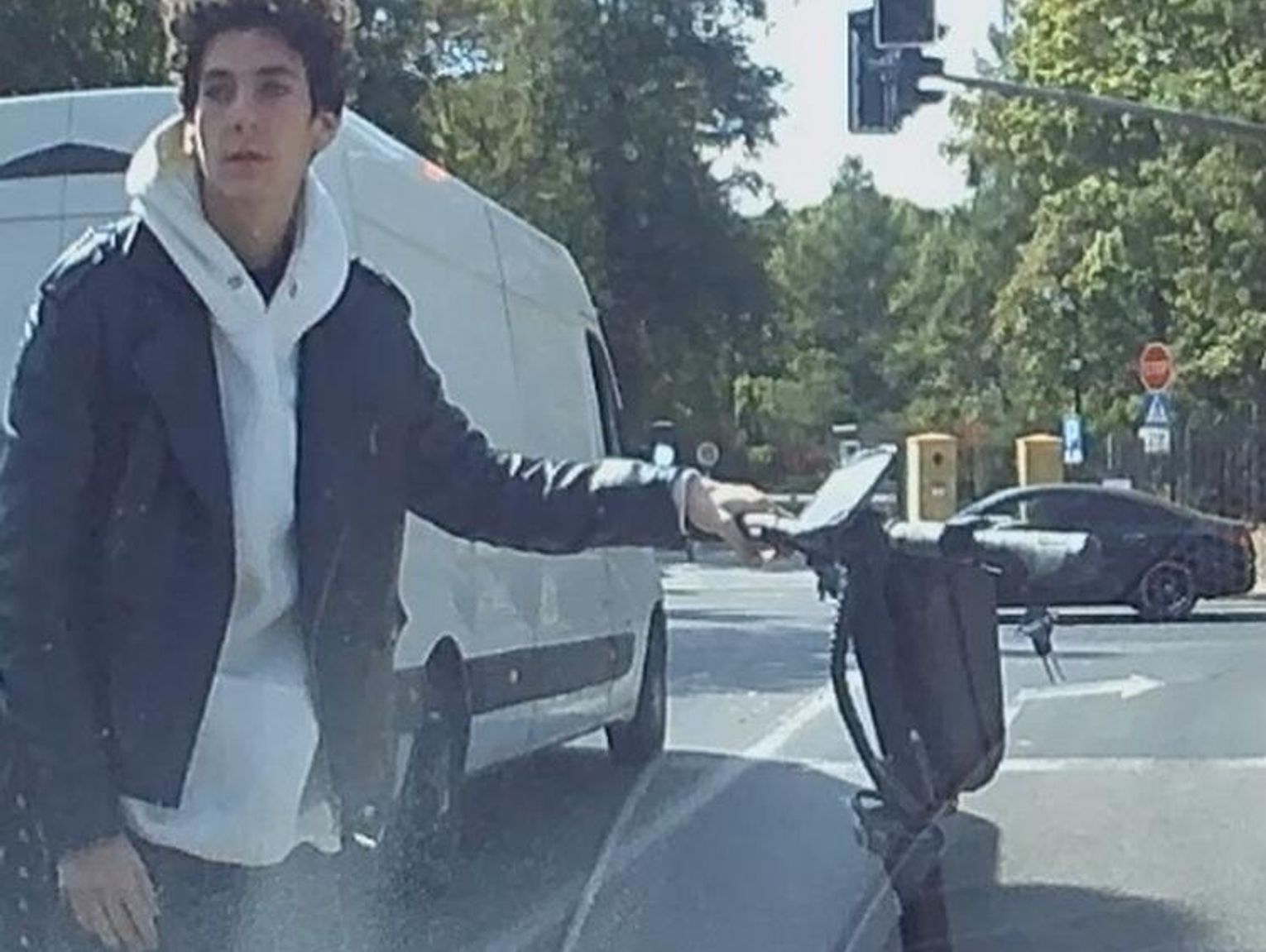 Policja szuka uczestnika kolizji hulajnogi w Nowej Wsi