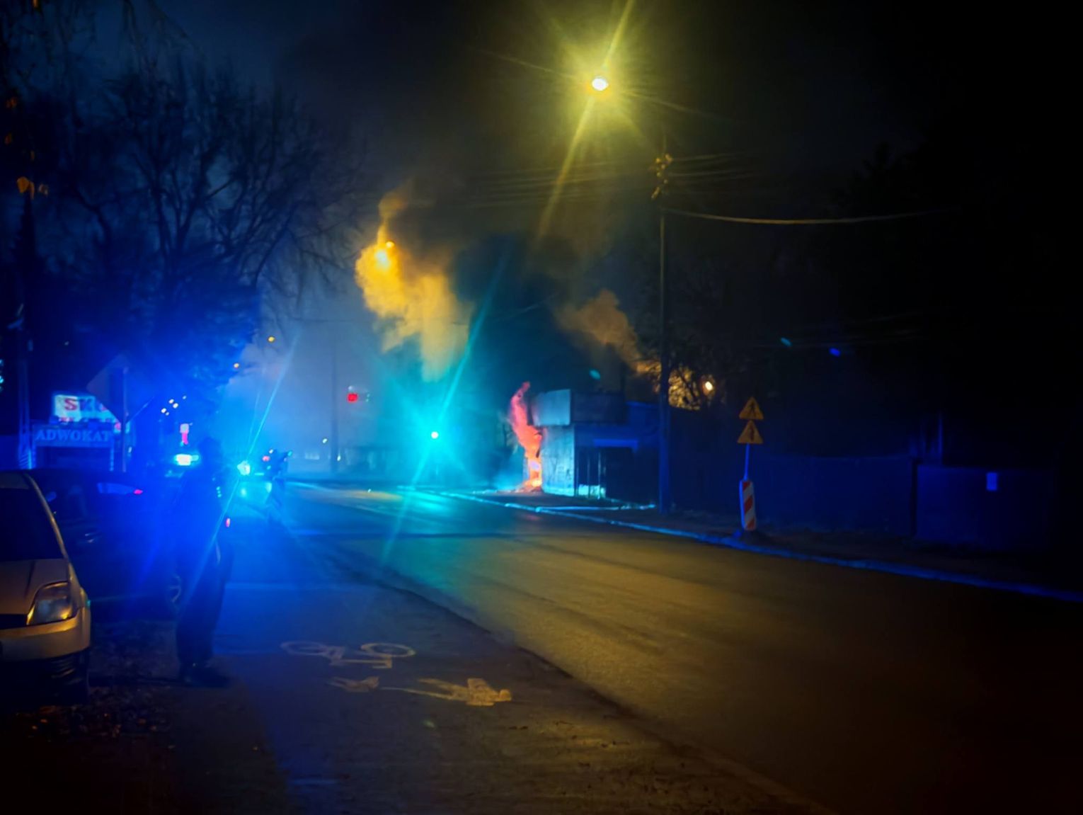 Pożar sklepu BHP w Milanówku sparaliżował ul. Królewską