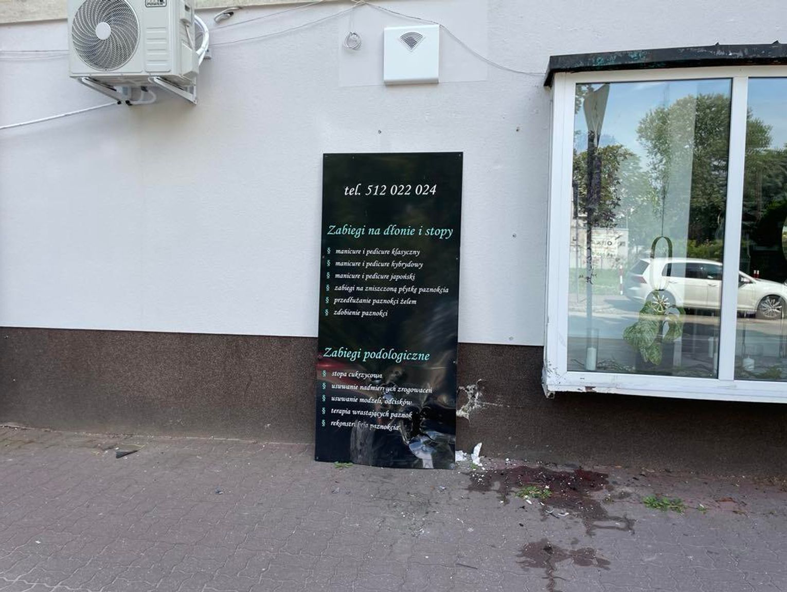 Pruszków: Kierowca samochodu zderzył się z… salonem kosmetycznym