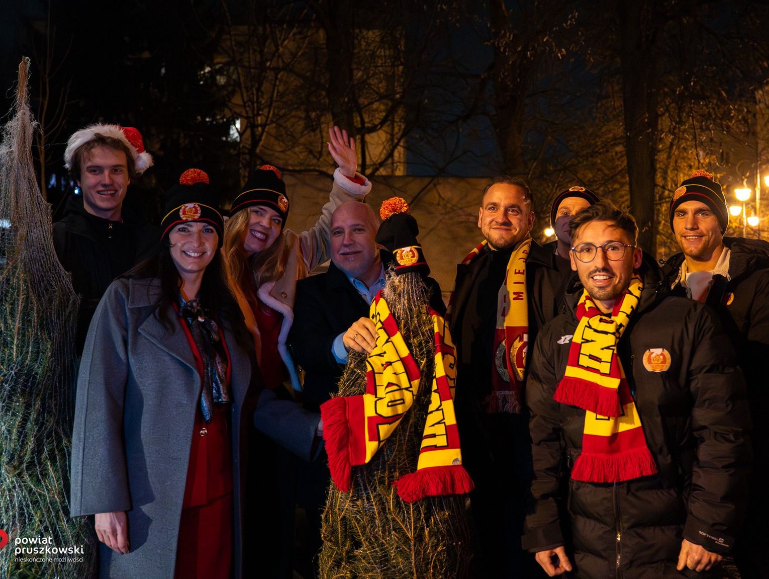 Pruszków rozdał setki choinek. Świąteczna akcja "Łap choinkę"