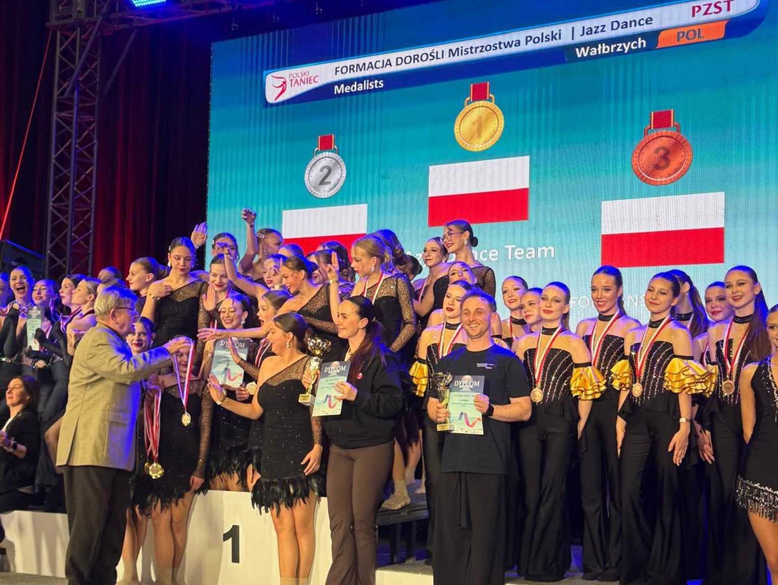 Pruszków świętuje: tancerki Dance Imperium mistrzyniami Polski i jadą na Europę!