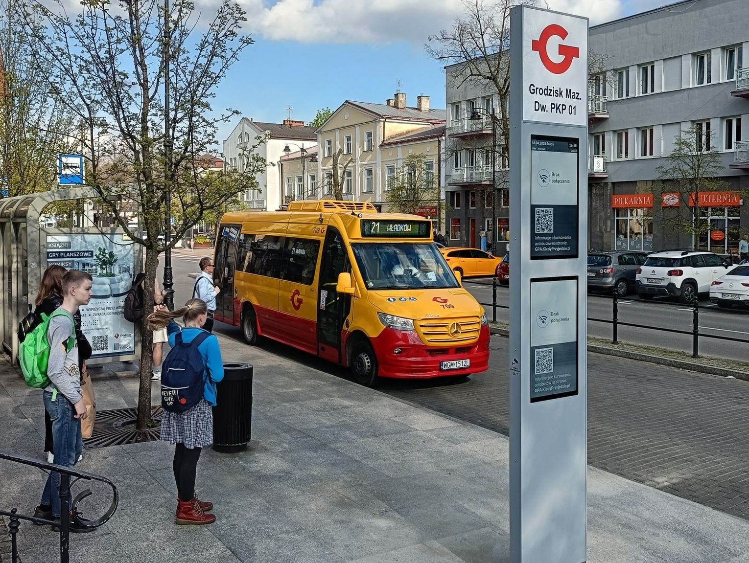 Remont ronda w Książenicach przyniósł zmiany w komunikacji!