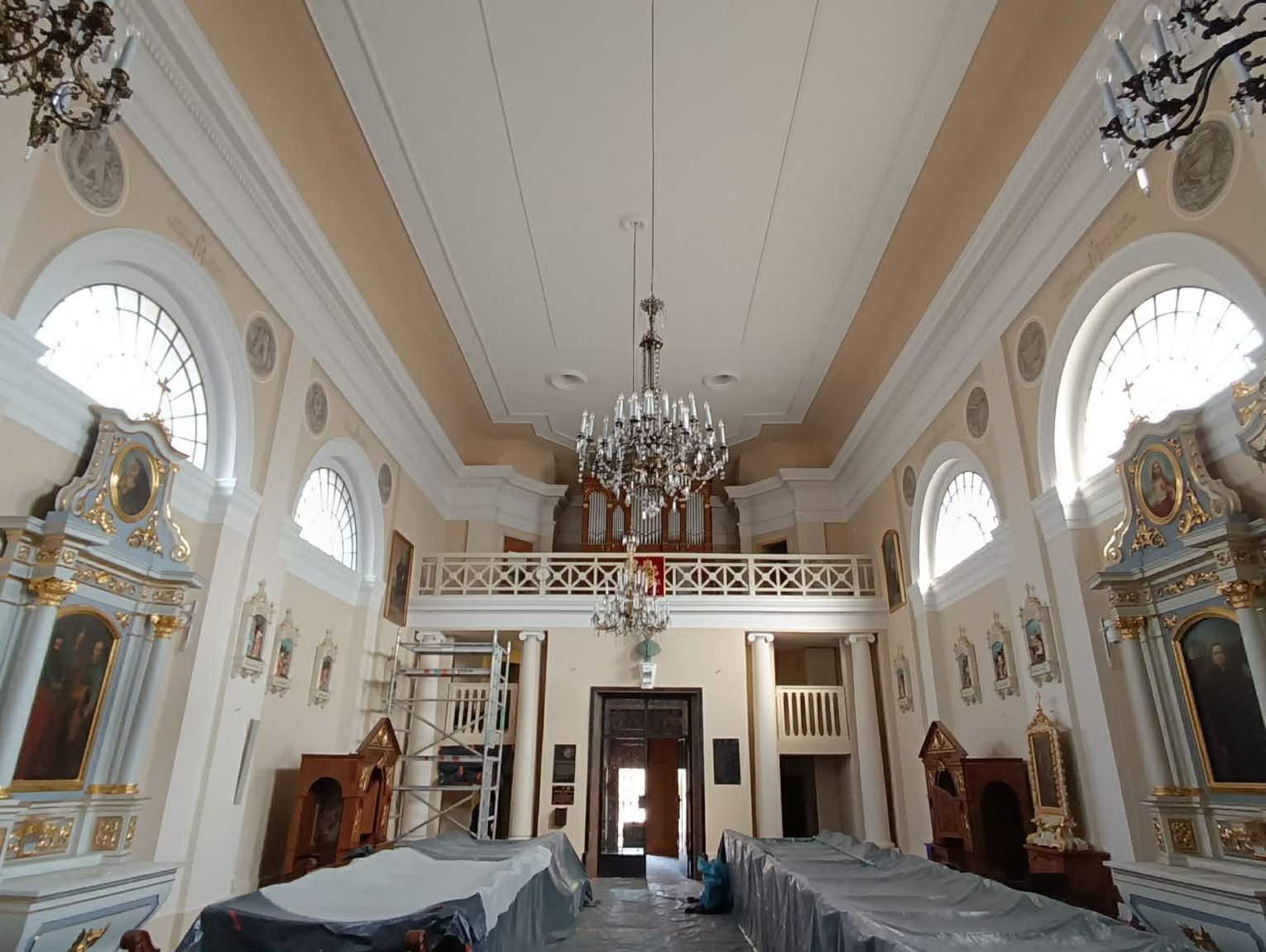 Renowacja zabytkowego kościoła w Pęcicach na finiszu. Wnętrze odzyskało blask