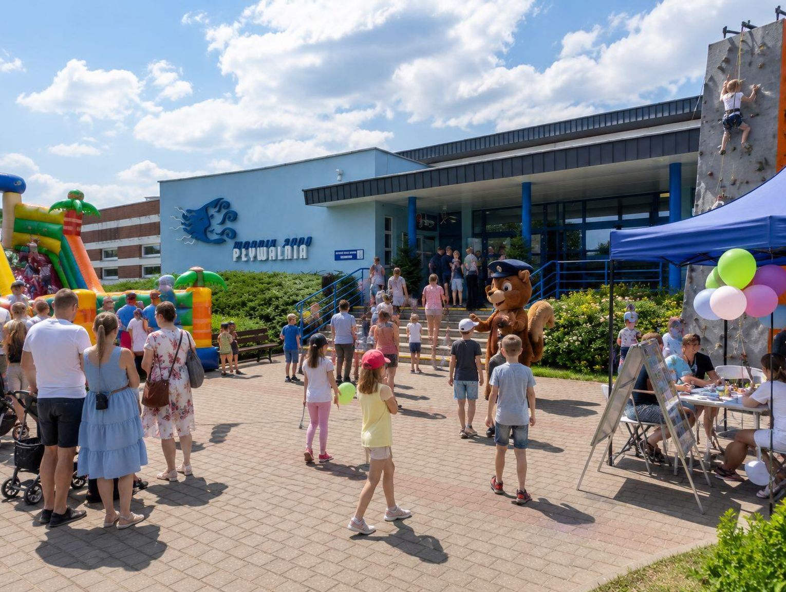 Rodzinny piknik na powitanie lata przy pływalni „Wodnik 2000” w Grodzisku