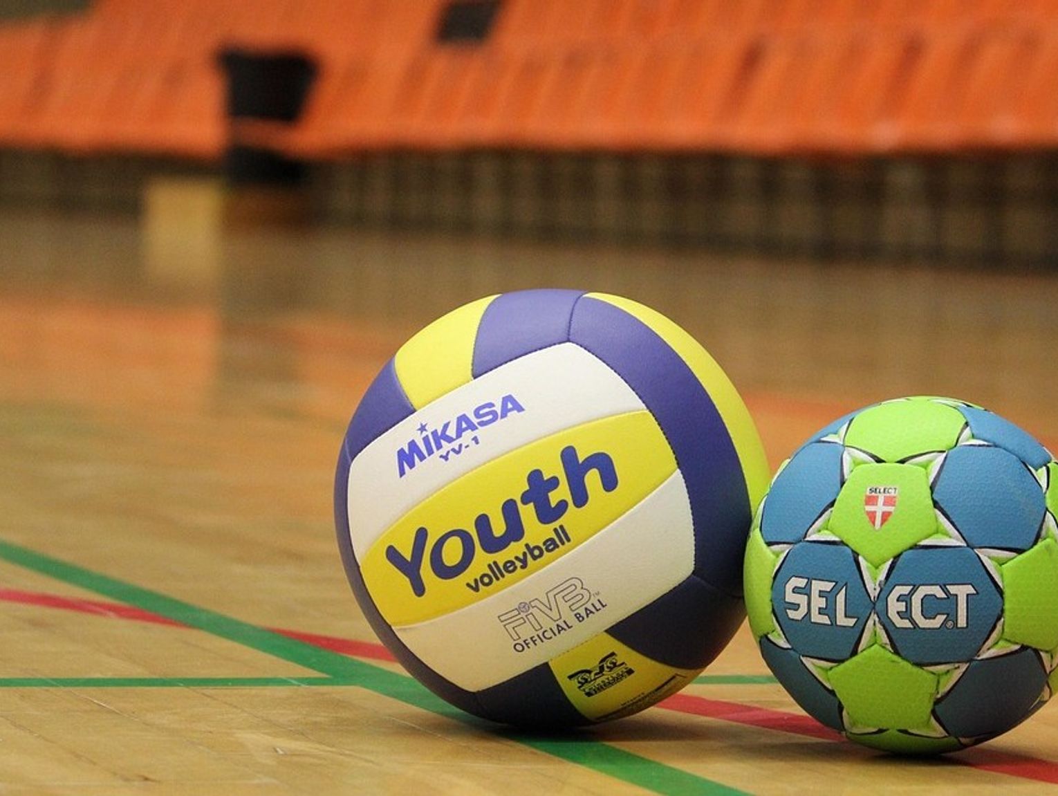 Siatkówka łączy pokolenia – wspólne granie w Pruszkowie