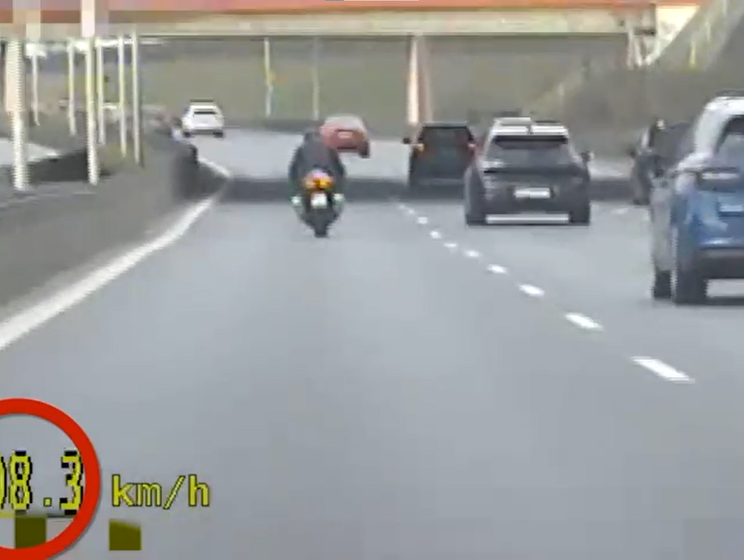 Szaleńcza jazda na S8! Motocyklista pędził 208 km/h