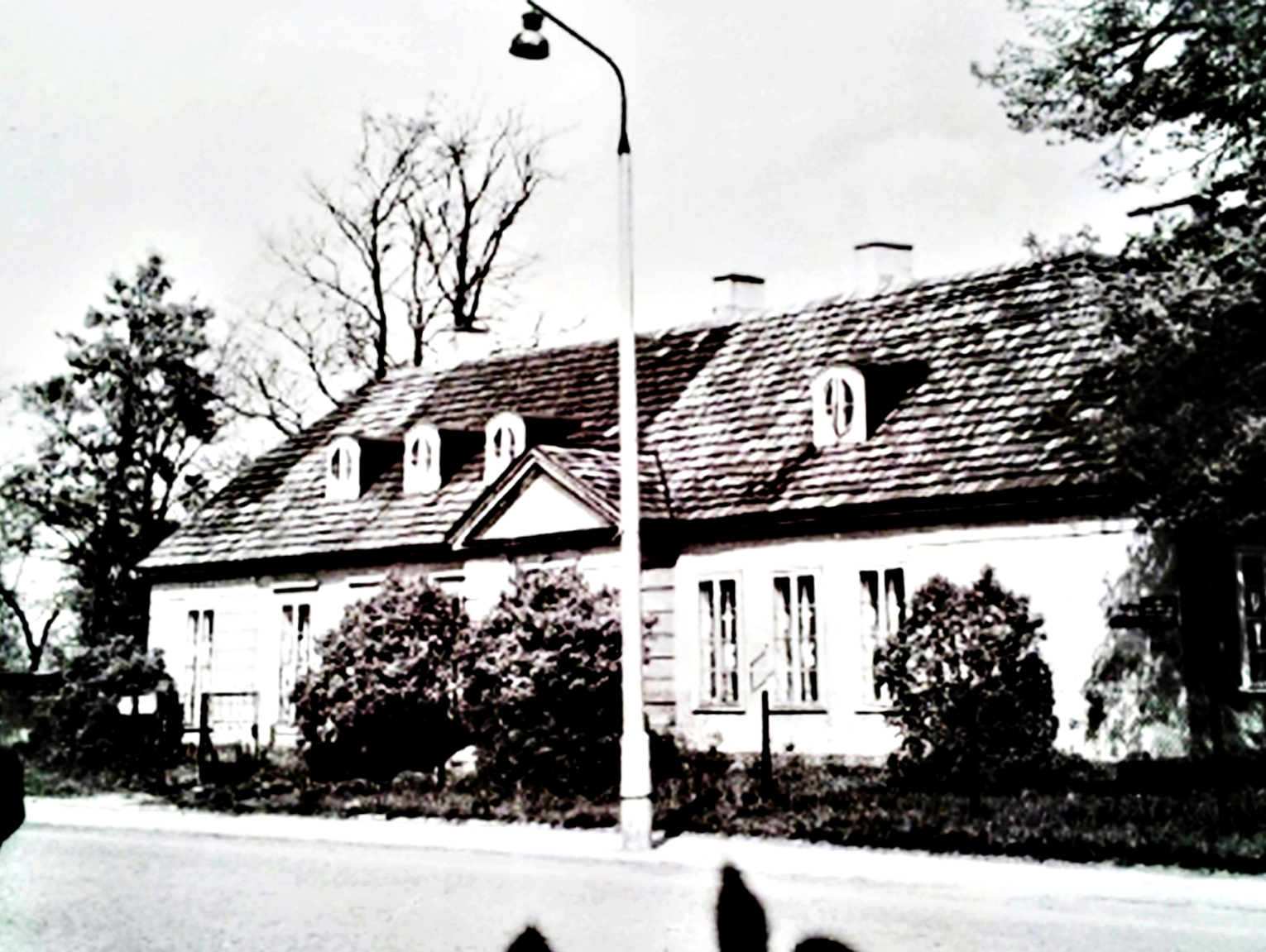 Tajemnice Dworku Skarbków i archeologiczny ślad XVIII wieku