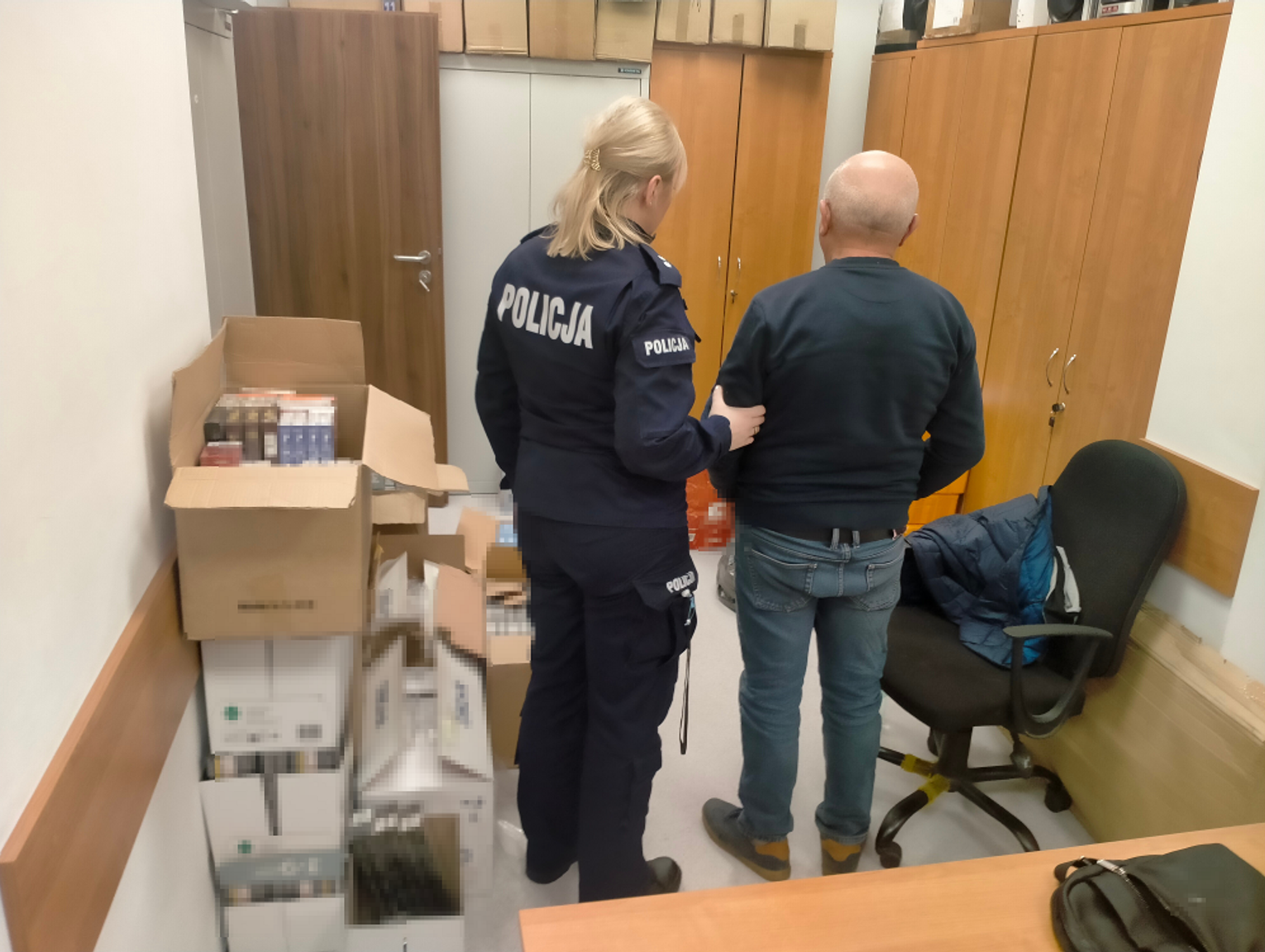 Tysiące nielegalnych papierosów w rękach policji. 64-latek zatrzymany w Pruszkowie