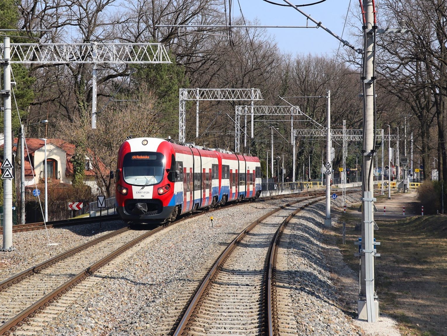 Uwaga pasażerowie! Zamknięcie torów, zastępcza komunikacja i nowa organizacja ruchu WKD