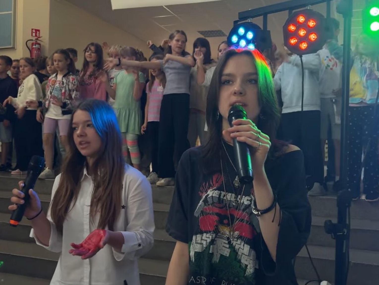 Uczniowie w teledysku. W Brwinowie nie ma miejsca na nienawiść!