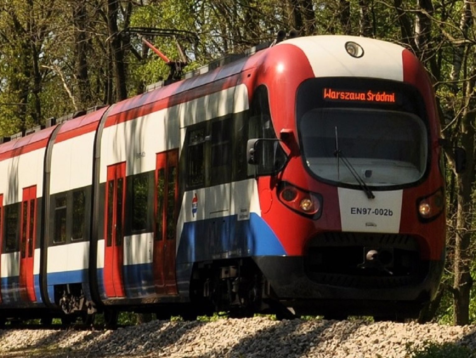 Wakacyjny rozkład jazdy WKD. Sprawdź, zanim ruszysz w drogę!