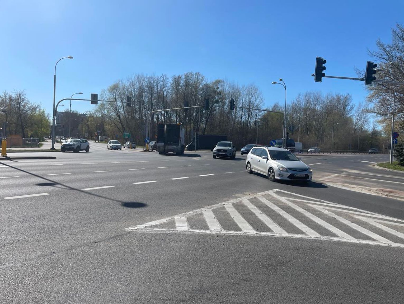 Wypadek w Pruszkowie: dwie osoby w szpitalu