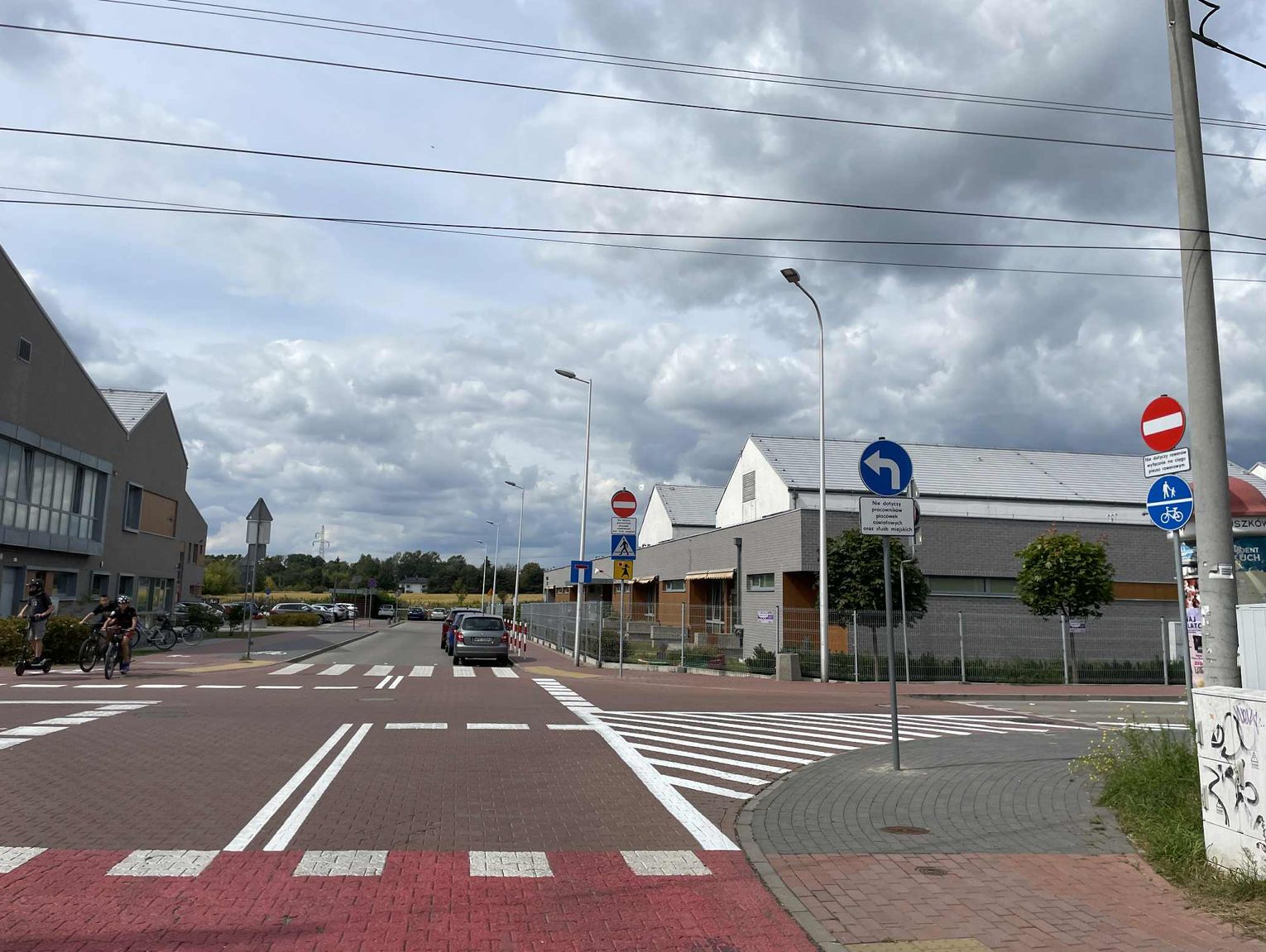 Zmiana organizacji ruchu przy SP nr 5 w Pruszkowie. Nowa strefa Kiss and Ride na ul. Hubala