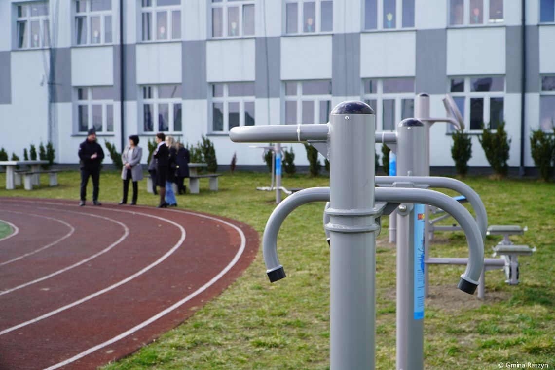 Boisko przy szkole w Ładach zamknięte