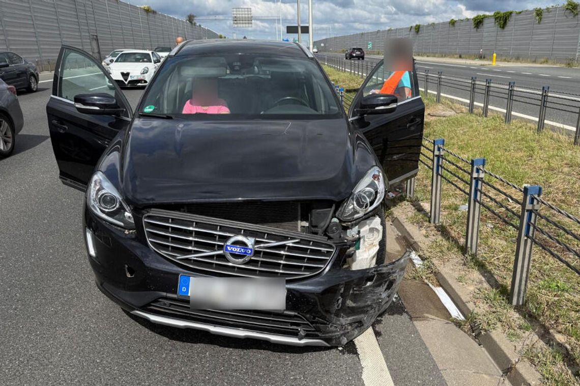 Brwinów: szybka akcja na trasie A2! Mokotowscy policjanci ruszyli na pomoc