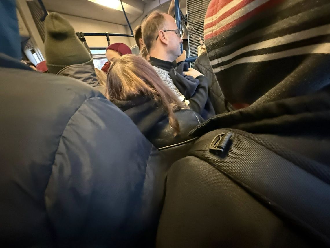 „Tłum ludzi i do tego kanary!”. Tak zaczął się pierwszy dzień remontu torów WKD