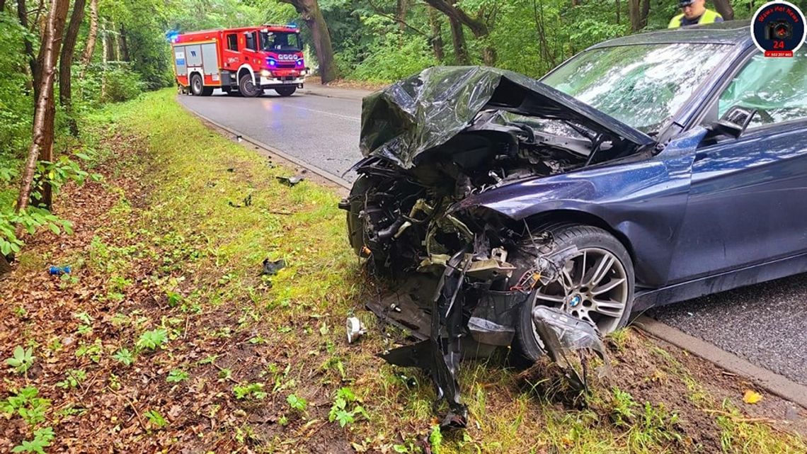 Czołowe zderzenie w Strzeniówce, jedna osoba w szpitalu