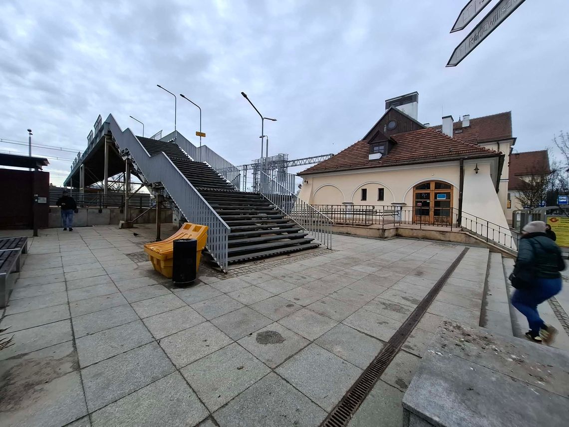 Czy kładkę nad torami czekają zmiany?