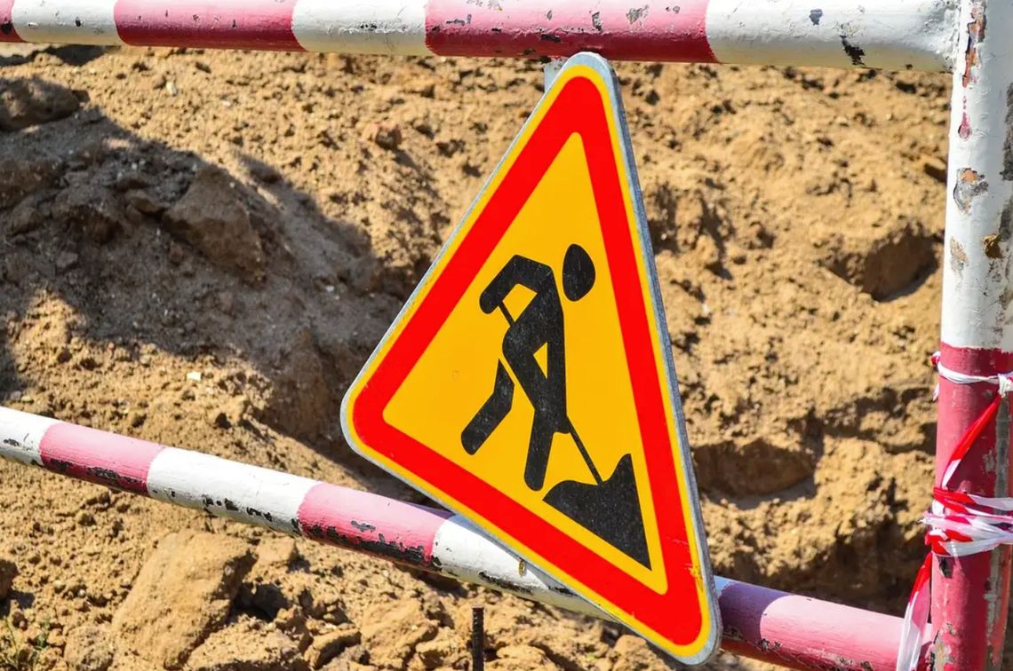 Doraźne remonty dwóch ulic w Nadarzynie. Kierowcy zgłaszają problemy z oznakowaniem